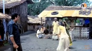 "Зита и  Гита" - Гита играет в камешки с мальчишками