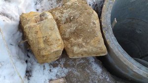 Скважина не бурят из-за плит. Копаем колодец, проходим плиты.