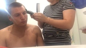 ДЕВУШКА ПОДСТРИГЛА МЕНЯ НА ЛЫСО ЧАСТЬ 3