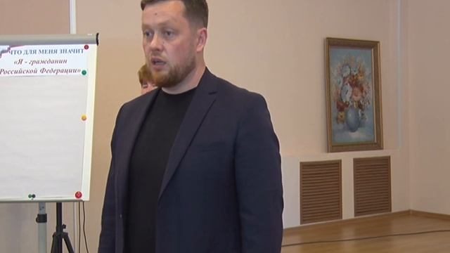 В торжественной обстановке вручили паспорта юным горожанам смотреть онлайн