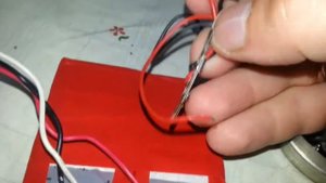 Ремонт портативного DVD проигрывателя BRAVIS  Замена аккумуляторов