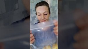 Как очищенную  картошку сохранить  в свежем виде,на некий срок.