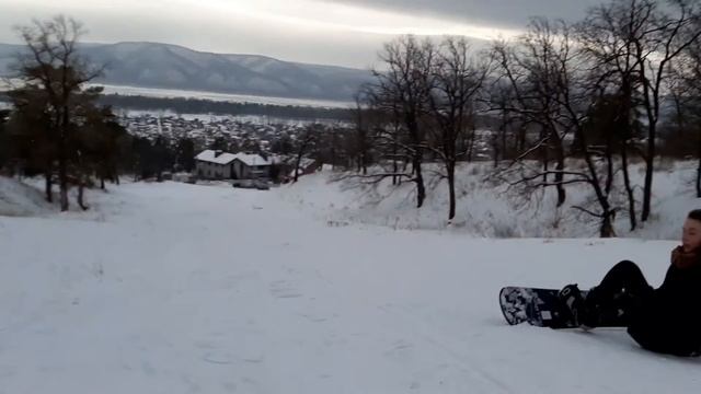 Нереальный зимний спуск с горки в Федоровке! Катание на санках. смотреть онлайн