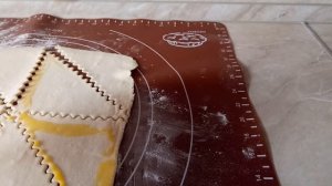 Закусочные пирожки из слоеного теста. Puff pastry snack pies