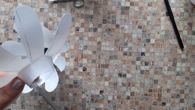 Мастер-класс Ромашка из пластиковых бутылок смотреть онлайн