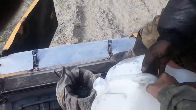 Заменили помпу в экскаватор Hyundai 320 смотреть онлайн