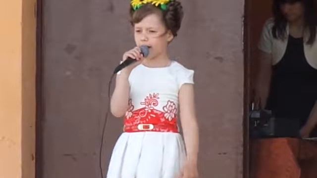 "Я хочу на дискотеку"... День Детей в Синкевичах, 05.06.2016г. Поёт А. Каплич смотреть онлайн