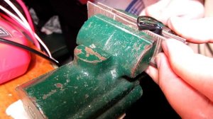 Как разобрать клееный наушник