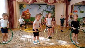 Подготовительные упражнения с обручем. Учимся прыгать на скакалке.