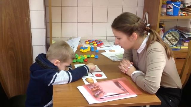 5 июня 2017 г. Студентка ведёт занятие с ребёнком с моторной алалией смотреть онлайн