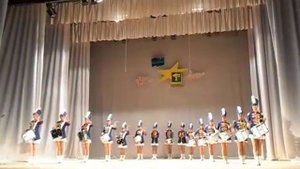 Дефиле отряда барабанщиц
