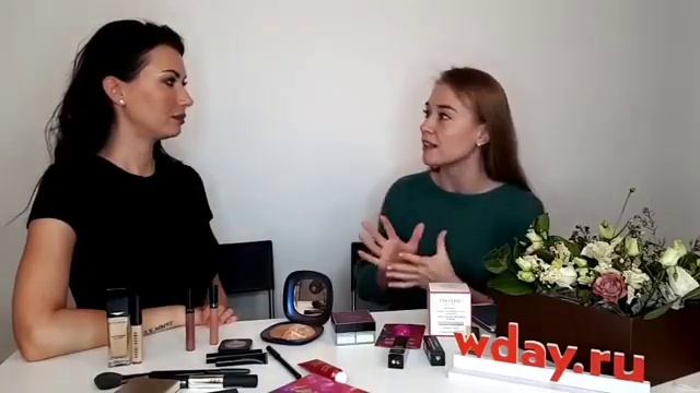 Что в косметичке Маши Вебер? #МашаВебер