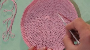 Шапочка крючком на девочку с декором "Бабочка" (на объем головы 48-50см).