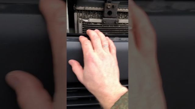 Toyota Hiace. Снятие фары/ замена лампочки смотреть онлайн