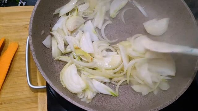 Всего ЧЕТЫРЕ ингредиента! Этот салат покорил миллионы простотой и вкусом! Остановиться не возможно!