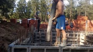 Работа с бетононасосом. "рабочий процесс.приёмка бетона в крупнощитовую опалубку". как построить до