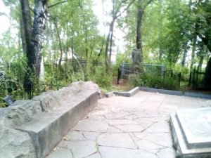 Могила Цареубийцы П.Ермакова опять залита краской