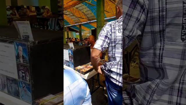 Сергей Бритоусов.Люди сходят с ума от его песен:)Душа курорта Соль-Илецк . смотреть онлайн