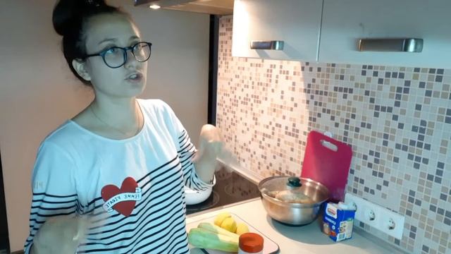 ВЛОГ: ВЫХОДНОЙ, уборка, собака // Готовлю КРЕМ-СУП из КАБАЧКА? смотреть онлайн