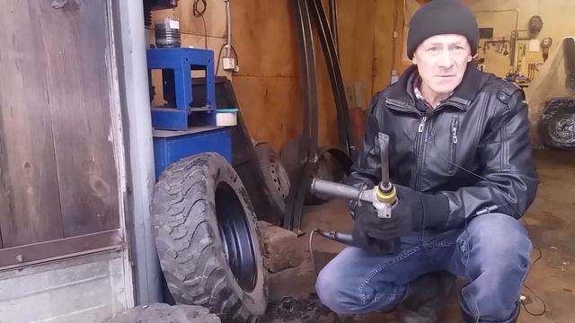 Нарезка протектора "Ёлочка" для минитрактора из обычной шины. смотреть онлайн