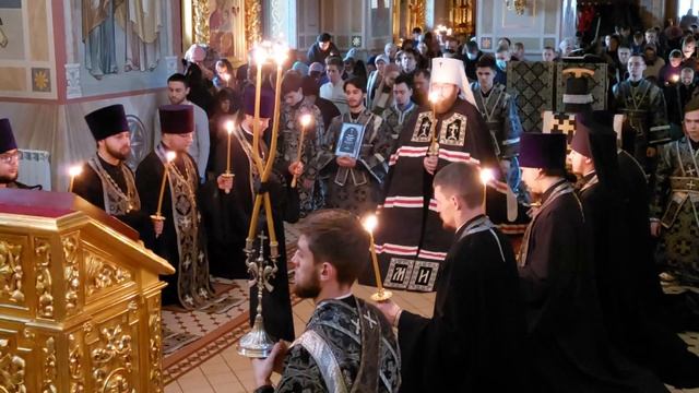 Чтение канона святого Андрея Критского в Свято-Троицком кафедральном соборе г. Саратова смотреть онлайн