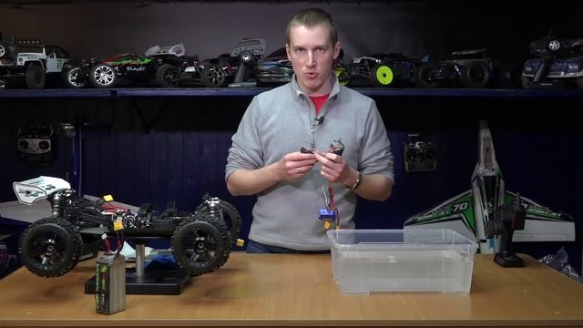 RC новичок №1 ... Lipo аккумулятор + вода! Замкнет? смотреть онлайн