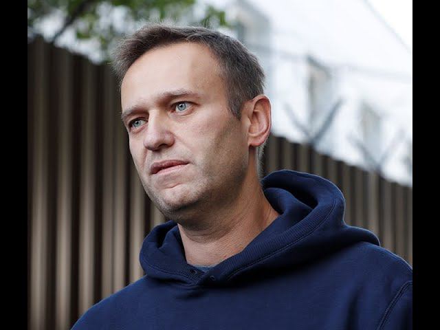 Навальный в коме. Соратники считают что его отравили. Кремль обещает помощь в лечение за границей.