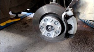 Установка проставок на колеса на Toyota RAV4 2,5 Тойота РАВ 4 2018 года