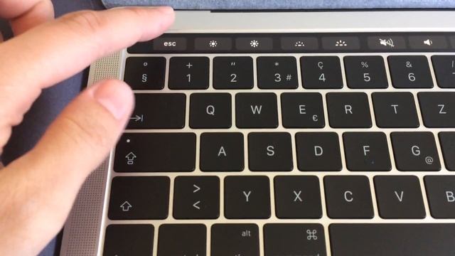 13” Apple MacBook Pro Touch Bar UNBOXING! смотреть онлайн