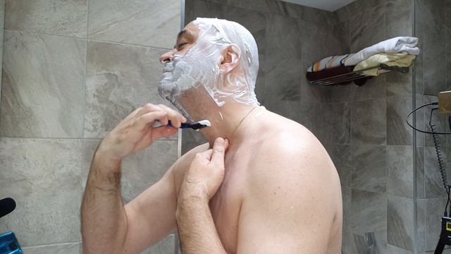 Подарочный набор DEONICA пена для бритья + бритвенный станок с 3 лезвиями смотреть онлайн