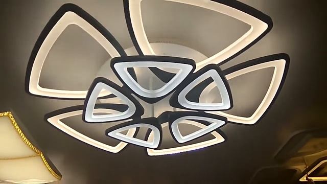 Светодиодная потолочная люстра 230Вт 10237/12LED больше 20 режимов освещения. смотреть онлайн