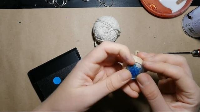 DIY/ Новогодние брелки #новыйгод #брелки #баночки #кожа