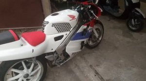 Обзор на мотоцикл Honda VFR 400R NC30. Зачем платить больше?
