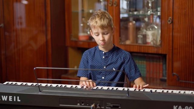 Уроки фортепиано. Костя 9 лет, обучение 6 мес. А.Гедике - Этюд a-moll смотреть онлайн