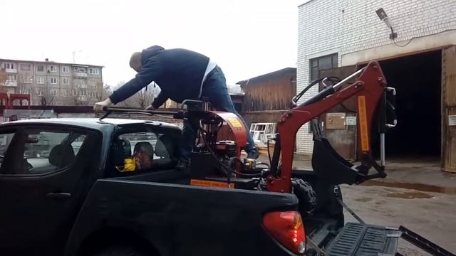 Выгрузка мини экскаватора от ТЭМЗ смотреть онлайн