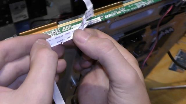 И снова полосы!.. На телевизоре PHILIPS 32PFL4007H/12 смотреть онлайн