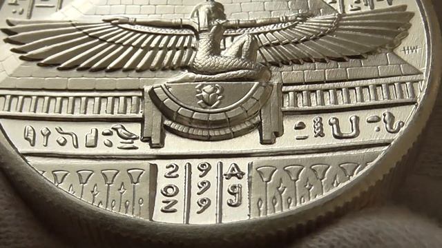 Серебряный раунд из серии"боги Египта", Клеопатра, вес 2 унции(62,2гр.),проба 999. смотреть онлайн