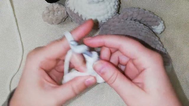 Как связать  маленького оленя из плюшевой пряжи. Мастер класс. Часть 2