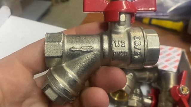 Кран шаровой со встроенным фильтром , рукоятка - бабочка, VALTEC, VT.293.N.04 смотреть онлайн