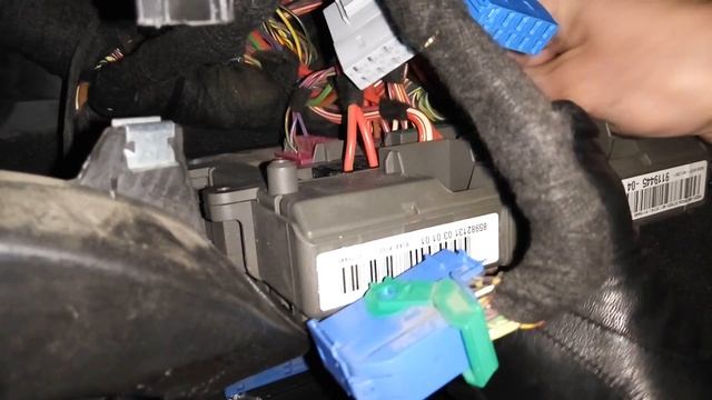 BMW 1-series E87. Ремонт блока предохранителей своими руками. смотреть онлайн