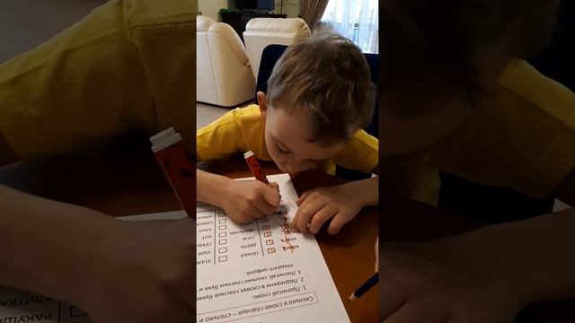 ??? "Сколько в слове гласных, столько и слогов. Это знает каждый из учеников!" Лев 6лет 7мес
