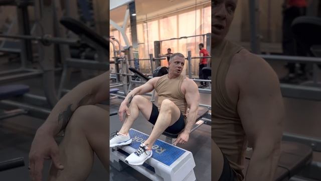 Жму с травмой шеи-не удержался #тренировка #жимлёжа смотреть онлайн