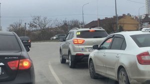 Куда правильно клеить Наклейку НАЧИНАЮЩИЙ ВОДИТЕЛЬ