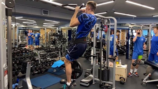 Физическая подготовка в волейболе. Силовая тренировка в игровом сезоне.