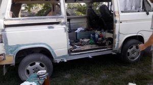 VW T-3  покраска своими силами у друзей в деревне.