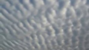 nuages ​​dans le ciel de vague HAARP Japon