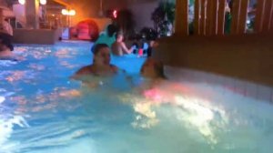 Мы в шведском бассейне,купаюсь в джакузи,плаваю,ныряю.