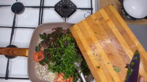 Свекольная ботва / готовим вкусно, свекольные листья с чесноком