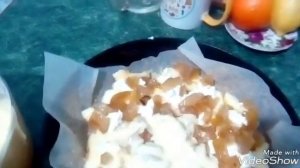 Шарлотка с яблоками, творогом и цукатами из груши