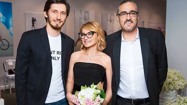 А Вы видели сына модницы Эвелины Хромченко! Только посмотрите на этого мужчину